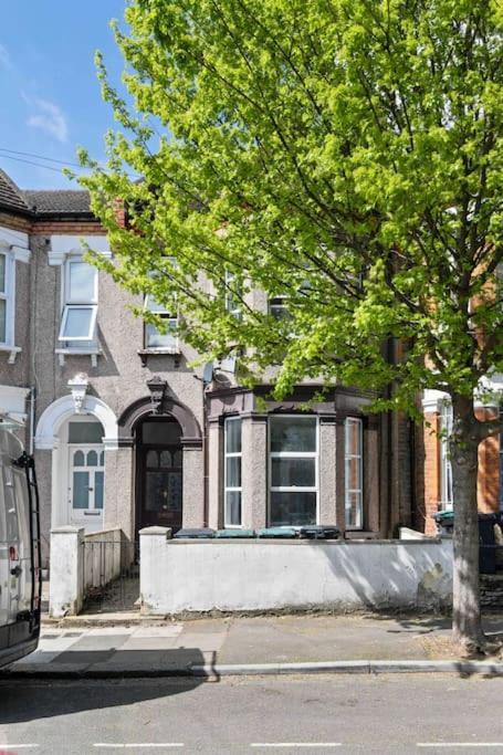 Modern 3 Bed Apartment In Tottenham London Exterior photo